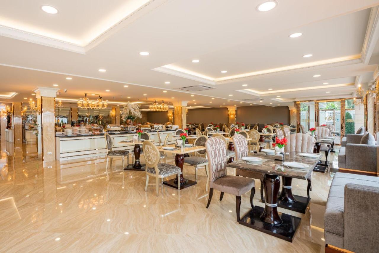 Lk Emerald Beach - Sha Extra Plus Pattaya Exterior foto The restaurant