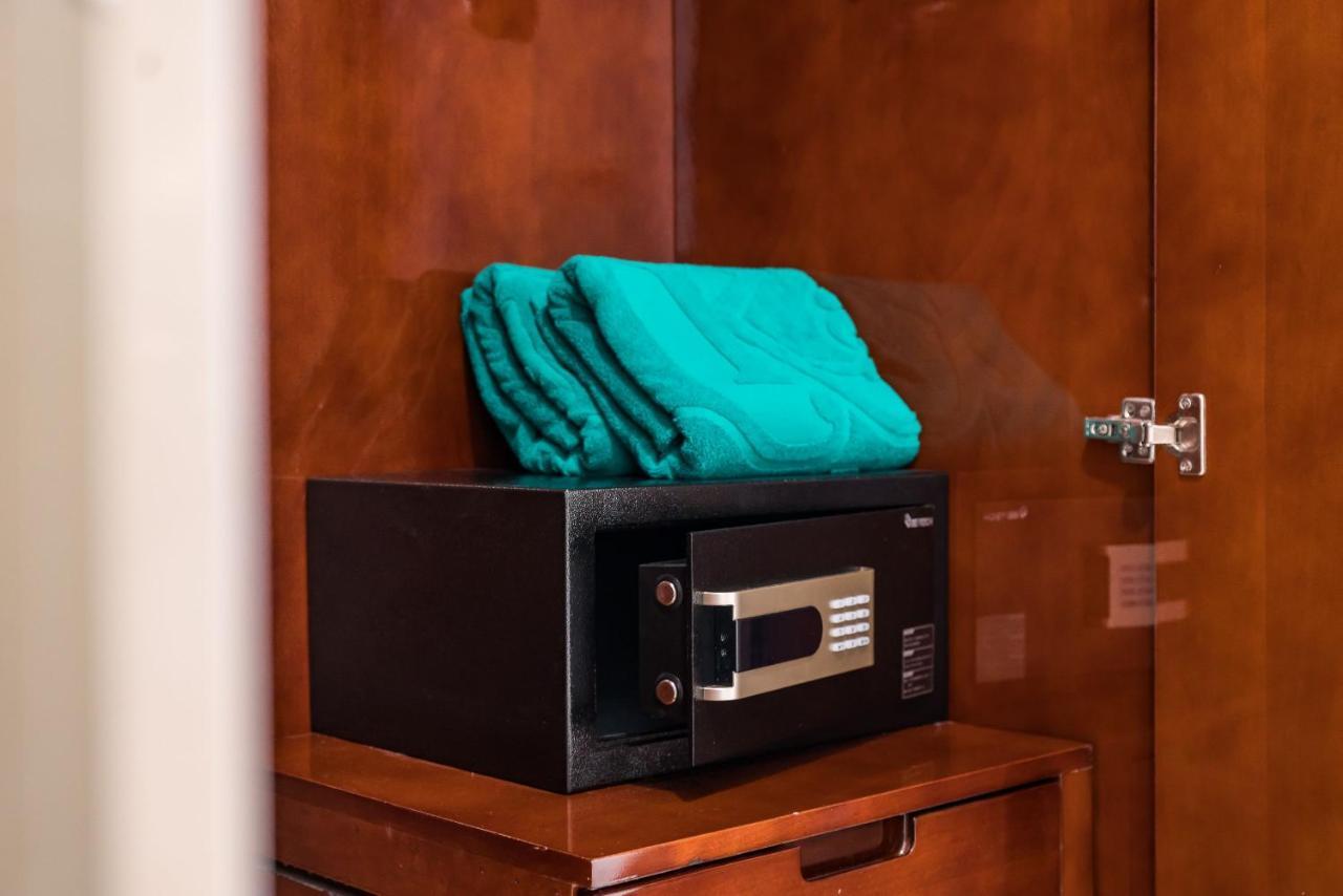 Lk Emerald Beach - Sha Extra Plus Pattaya Exterior foto A safe in a hotel room