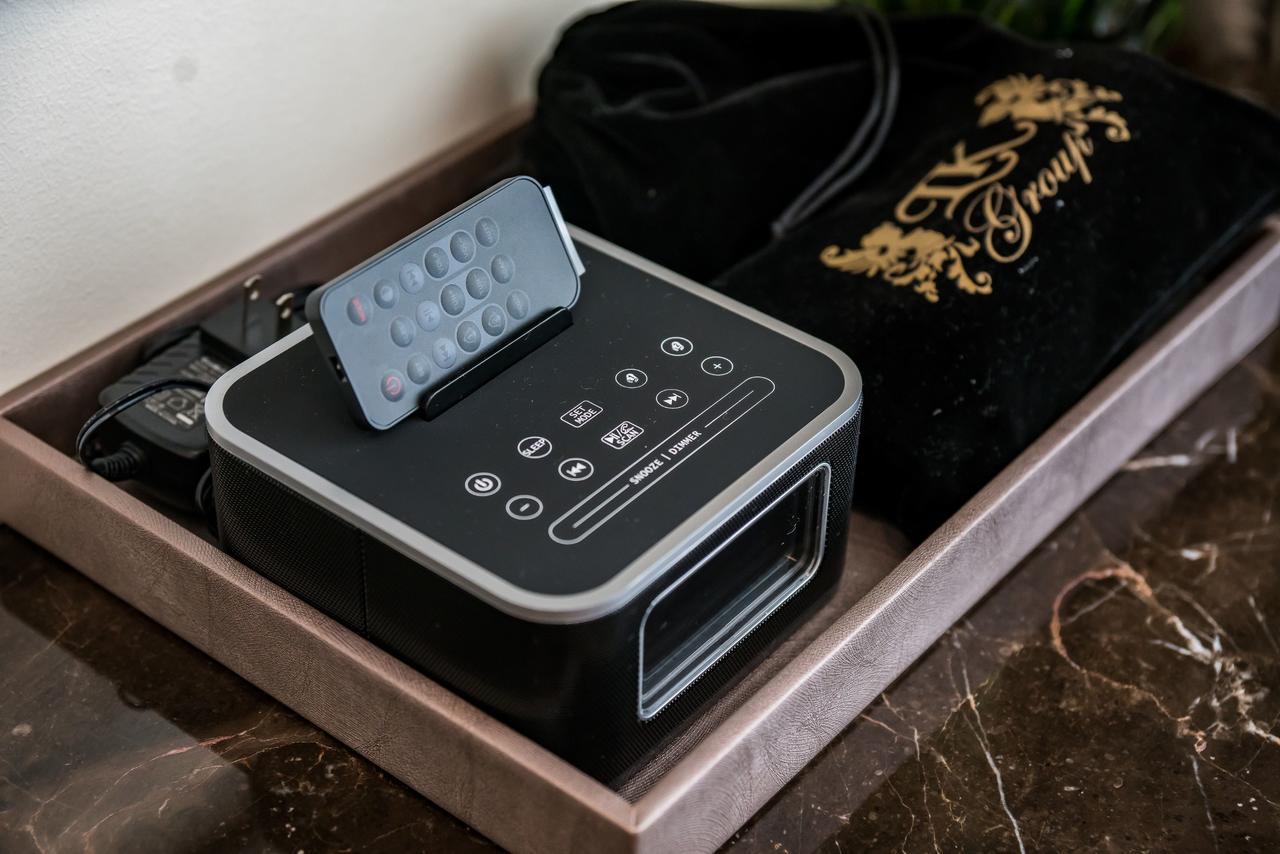 Lk Emerald Beach - Sha Extra Plus Pattaya Exterior foto A digital alarm clock