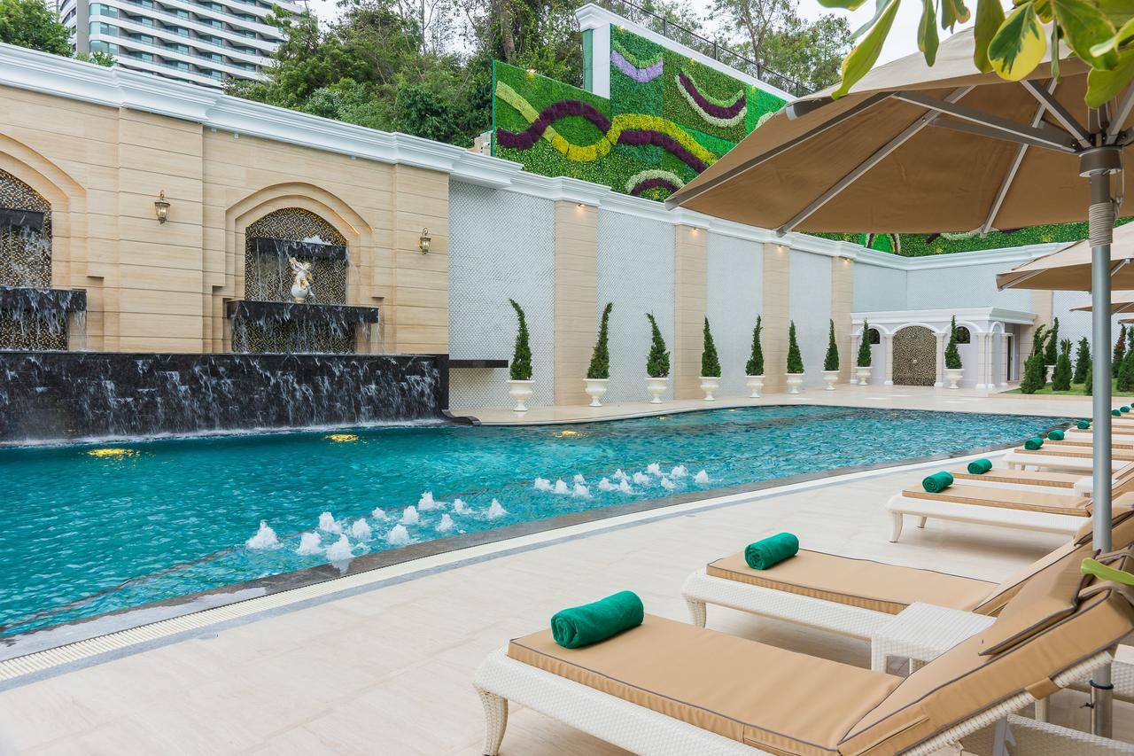 Lk Emerald Beach - Sha Extra Plus Pattaya Exterior foto The swimming pool at the hotel