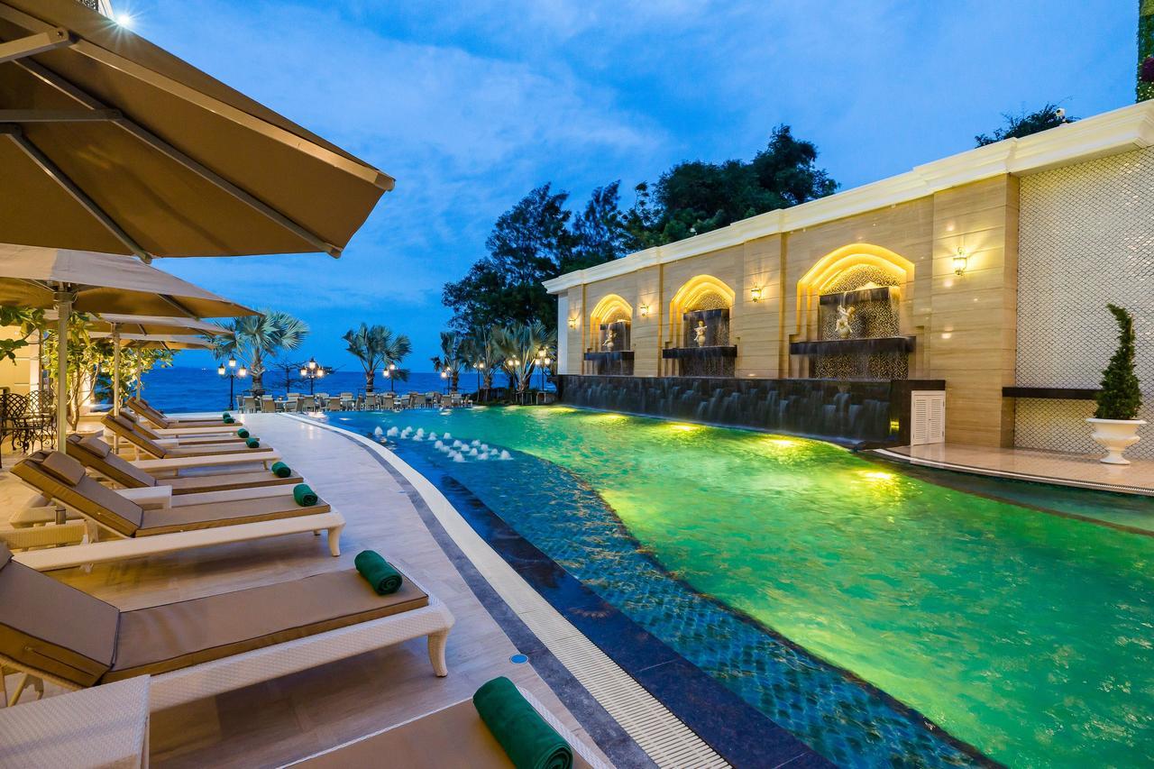 Lk Emerald Beach - Sha Extra Plus Pattaya Exterior foto The swimming pool at the hotel